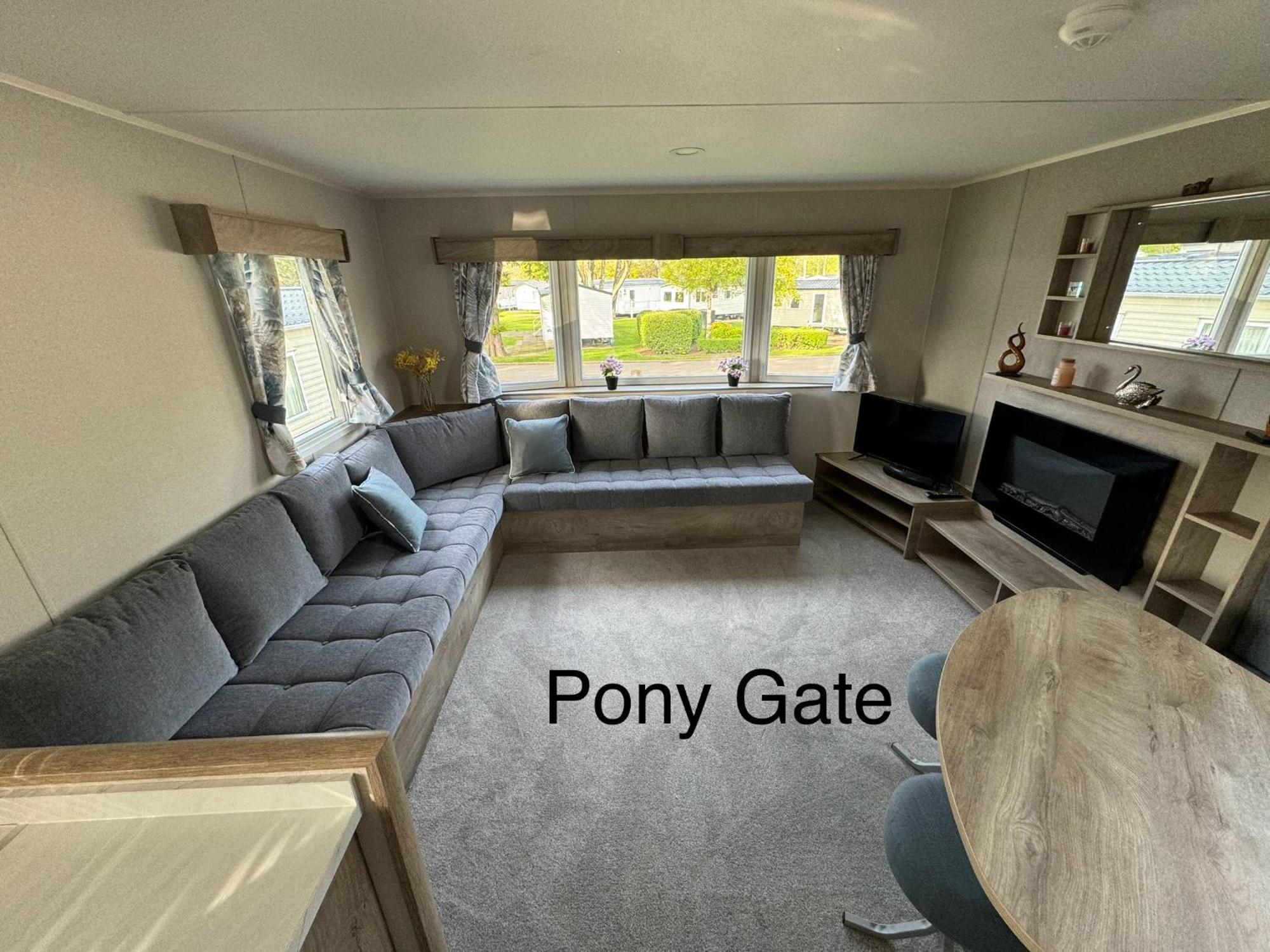 Berwick Upon Tweed Pony Gate Caravan On Haggerstone Castle West Lawn מראה חיצוני תמונה