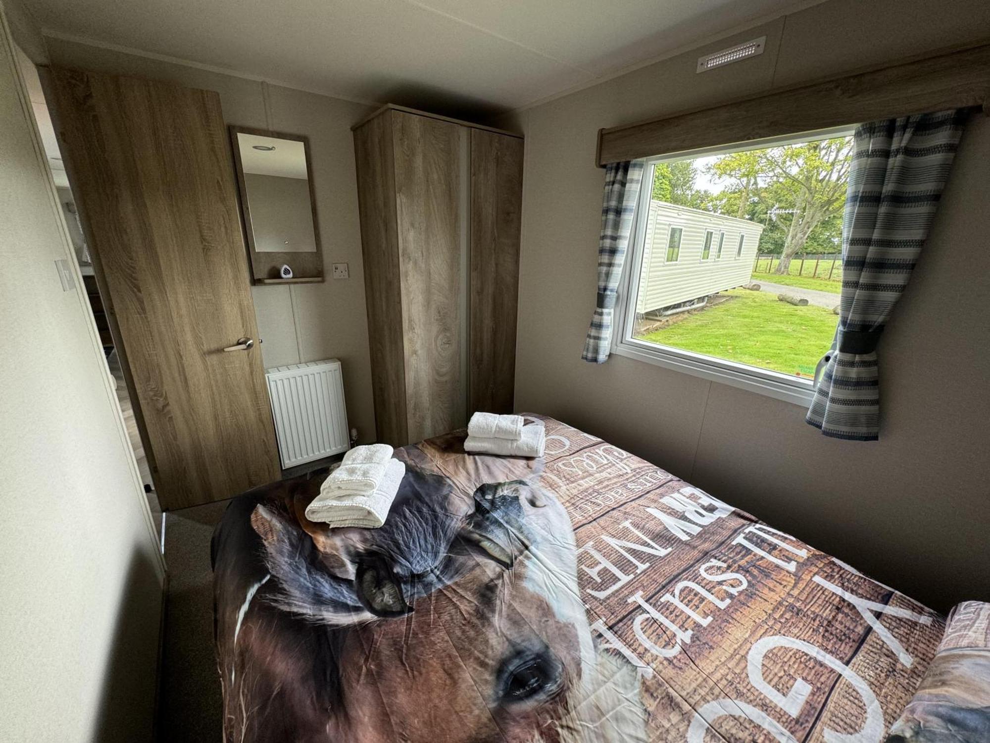 Berwick Upon Tweed Pony Gate Caravan On Haggerstone Castle West Lawn מראה חיצוני תמונה