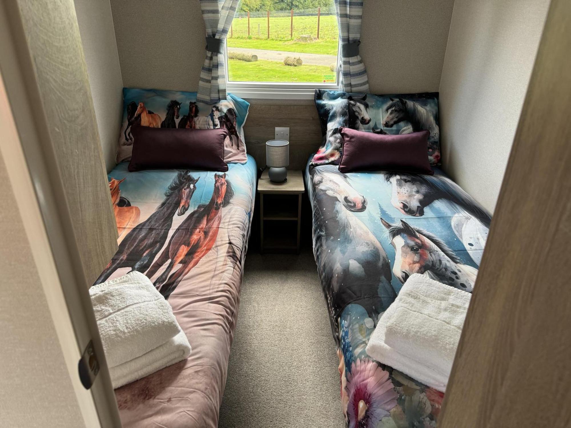 Berwick Upon Tweed Pony Gate Caravan On Haggerstone Castle West Lawn מראה חיצוני תמונה